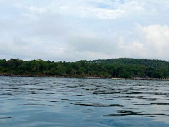 another view of the beach of the affordable beachfront land for sale on koh rong samloem aka koh rong sanloem