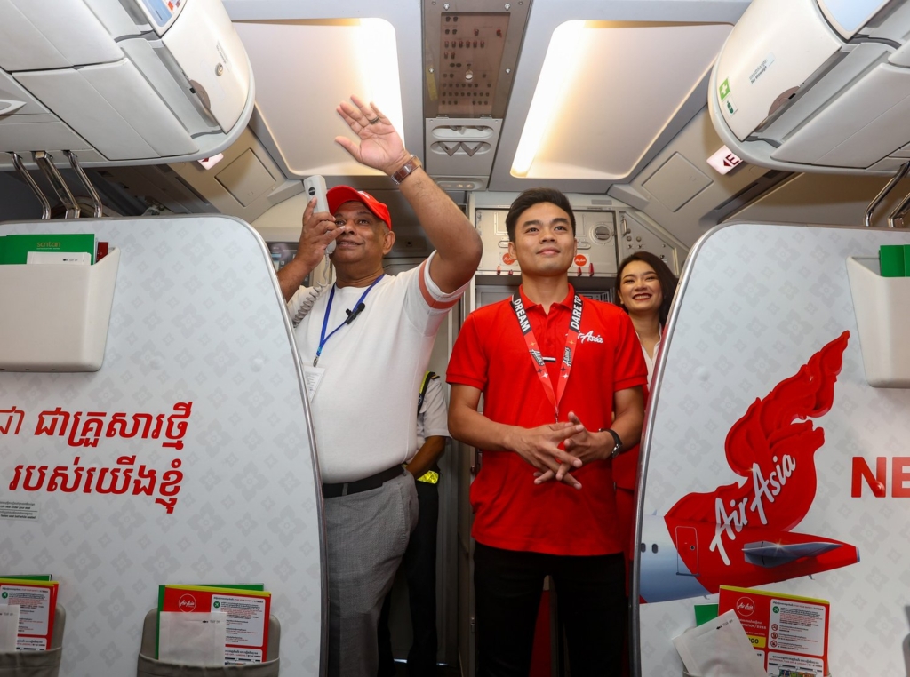 airasia cambodia flight crew flights began sirm reap sihanoukville phnom penh