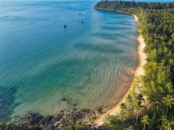 lonely beach koh rong preah sihanouk cambodia